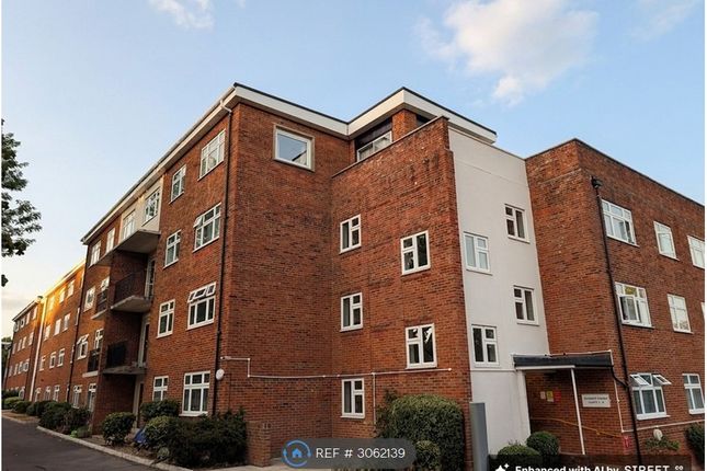 Flat, Bassett Court Bassett Avenue, Southampton photo 3