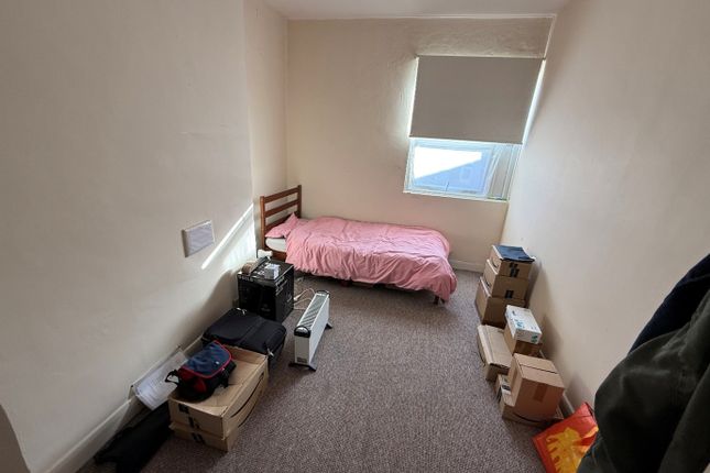 Flat 2, Forest Road West, NG7 photo 2