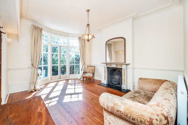 2, Leaside Avenue, London photo 4