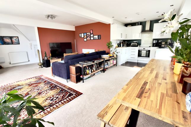 Penthouse Apartment, No.15, 1, Kew Road, Weston-super-Mare photo 3
