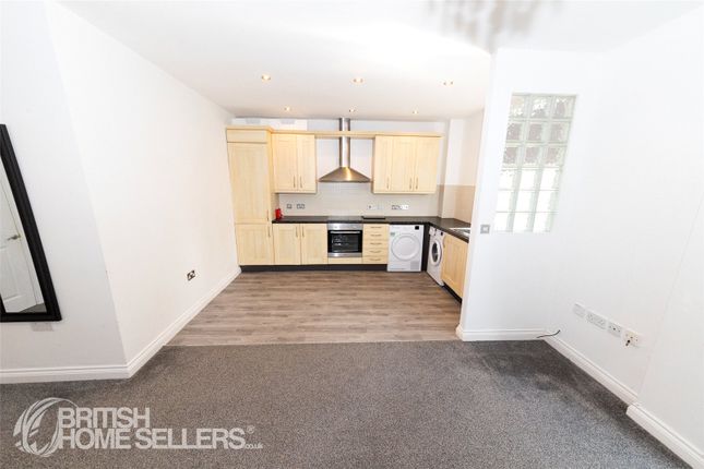 Flat for sale in Ettingshall Road, Bilston, West Midlands