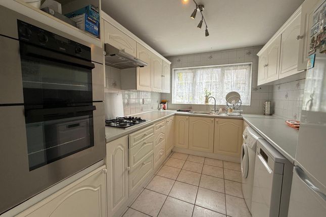 Room 1, 3, Arncliffe, Bracknell photo 2