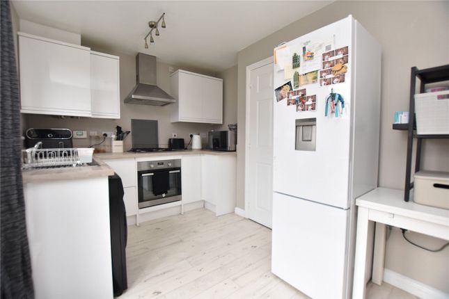 8, Ash Tree Gardens, West Yorkshire photo 3