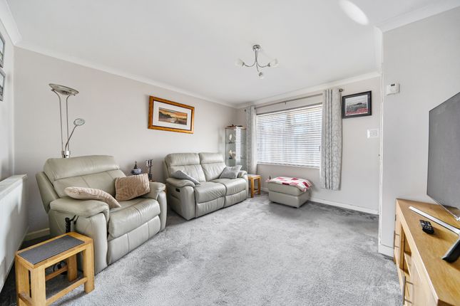 10, Bakers Field, Lyneham photo 2
