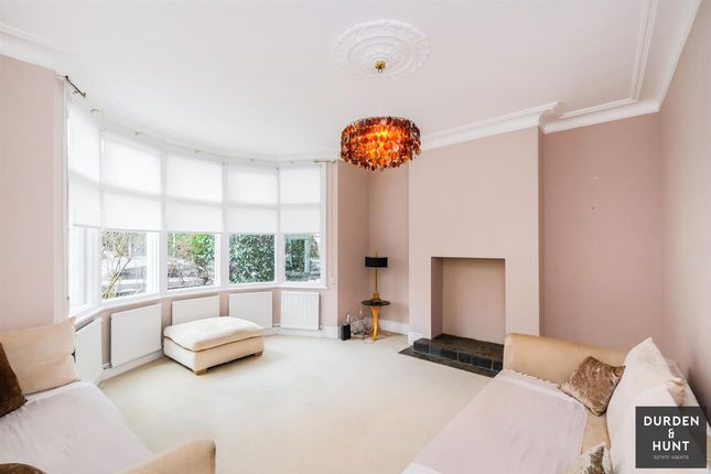 22 Arundel Gardens, Ilford photo 2