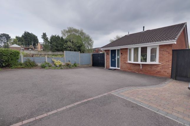 Bungalow to rent in Redbrook Close, Heath Hayes, Cannock