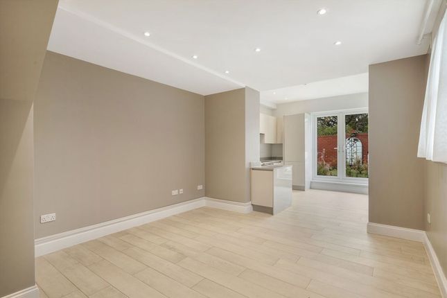 Flat 2, 25, Brougham Road, London photo 2