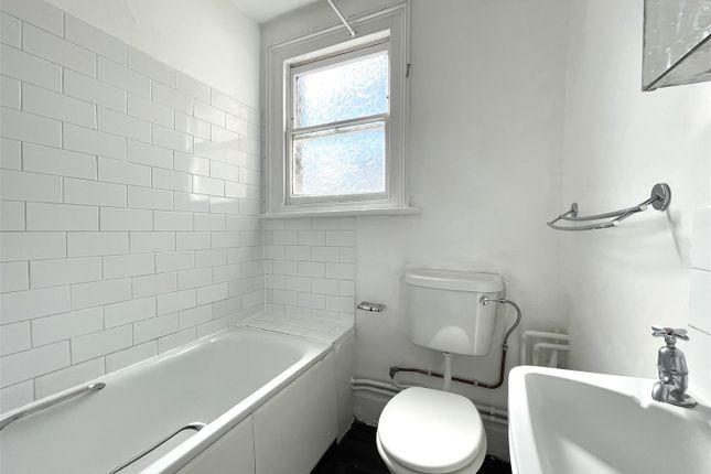 Flat to rent in Ferme Park Road, Crouch End