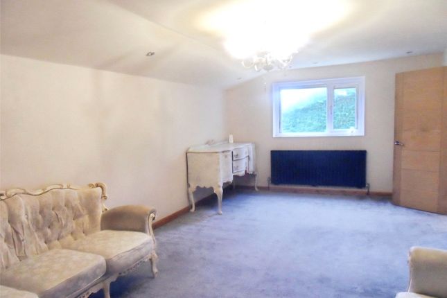 33, Bunkers Lane, West Yorkshire photo 4