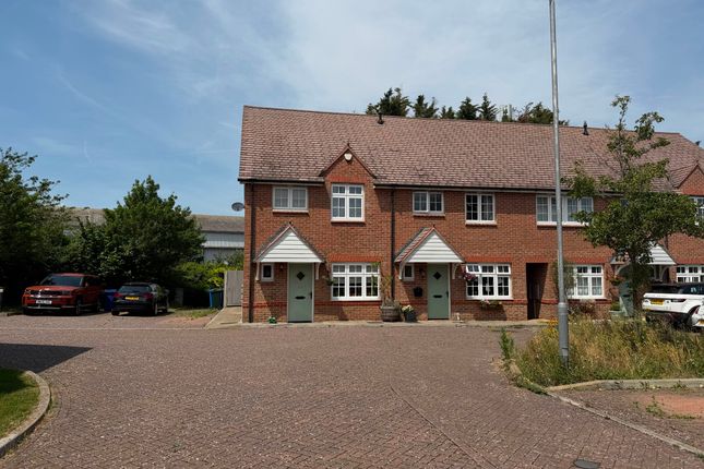 4 Lakeside Close, Faversham photo 2