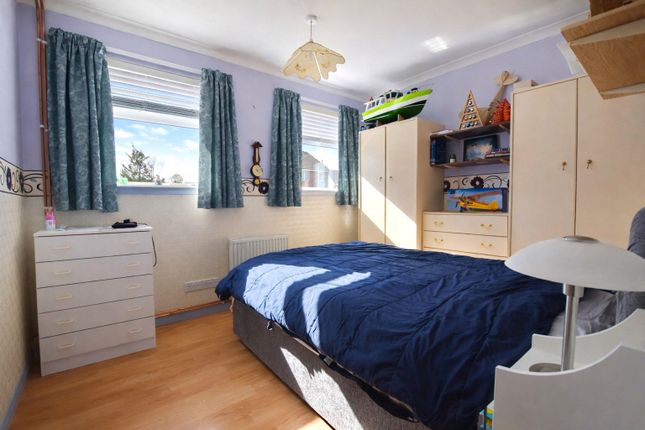 6, Dore Close, Northampton photo 5