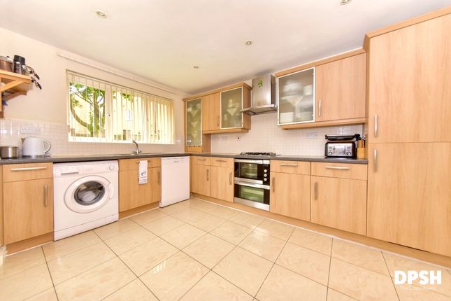 15 Waggon Road, Leeds photo 4