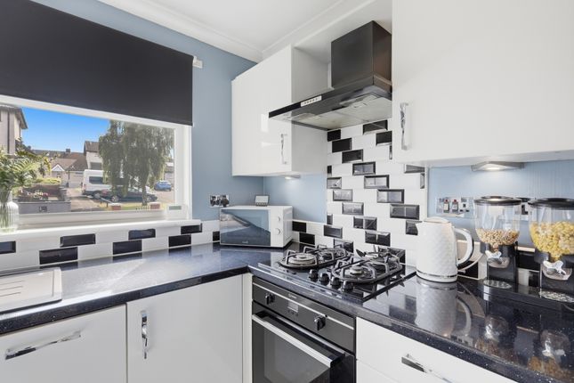 17 Martyrs Place, Bishopbriggs photo 4