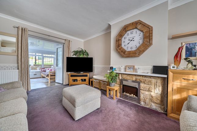 14 Highfield Road, Petersfield photo 2