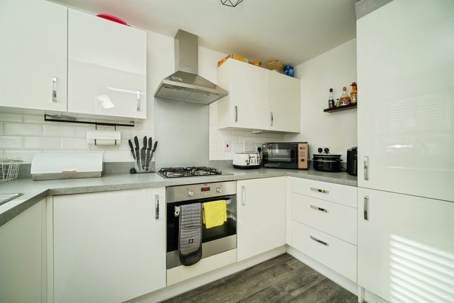 18, Worldham Gardens, Basingstoke photo 2