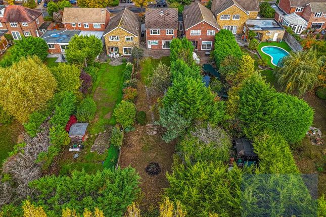 16, Lyndhurst Rise, Chigwell photo 3