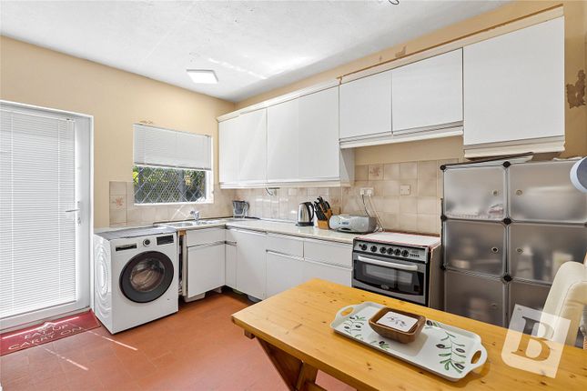 2A,, Cranston Park Avenue, Upminster photo 3