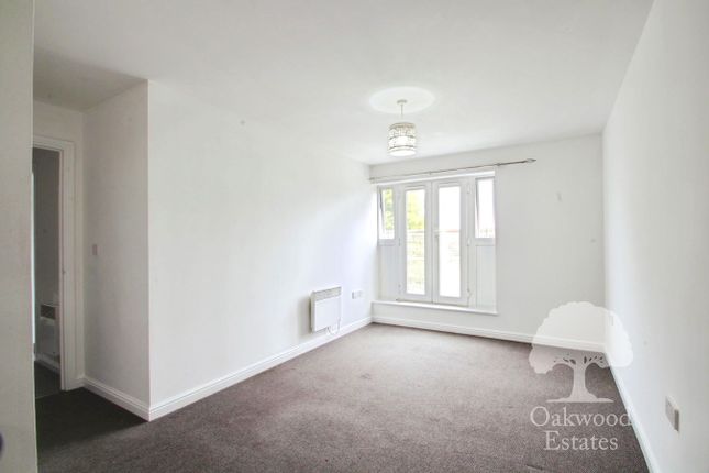 24, Hawkes Close, Langley photo 5