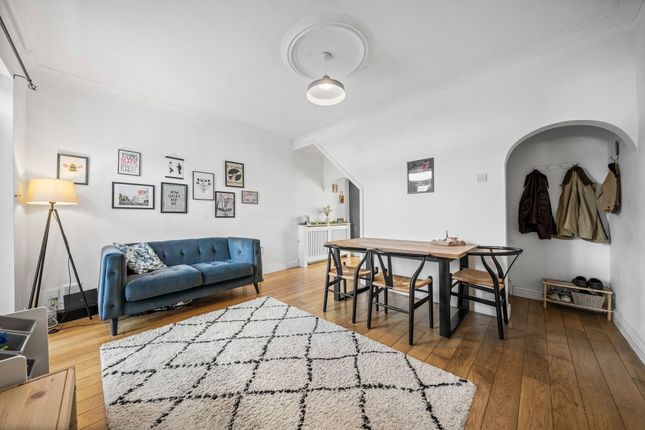 6 Winmarleigh Gardens, Leigh photo 3