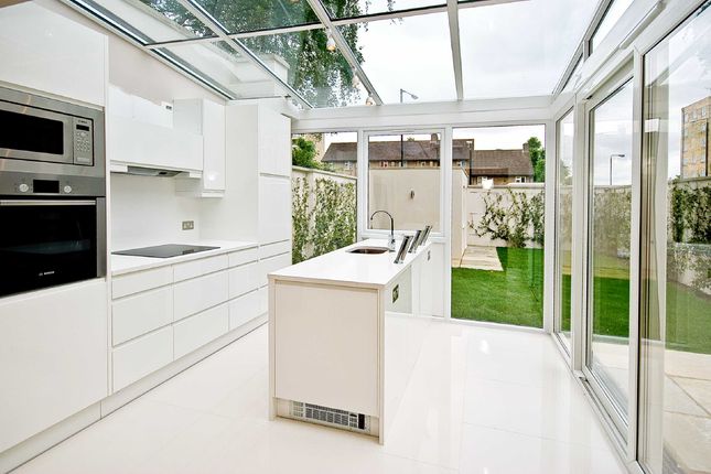 3, Court Close, London photo 4
