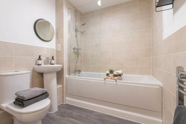 Flat for sale in Park House Apartments, Bath Road