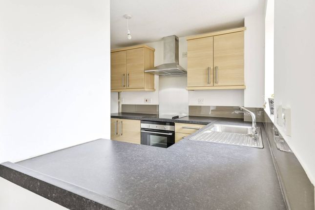 Flat to rent in Armoury Road, Deptford, London