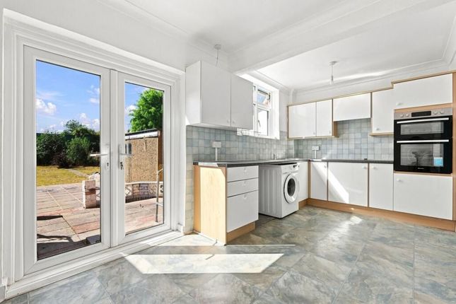 173 Heathview Road, Grays photo 4