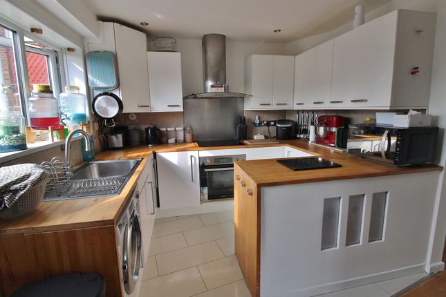 Flat 4 Hillson House, Nashe Way, Fareham photo 3