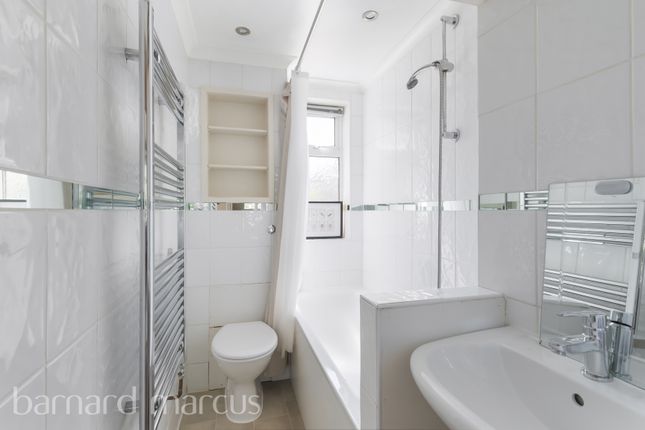 14, Amesbury Road, FELTHAM photo 4