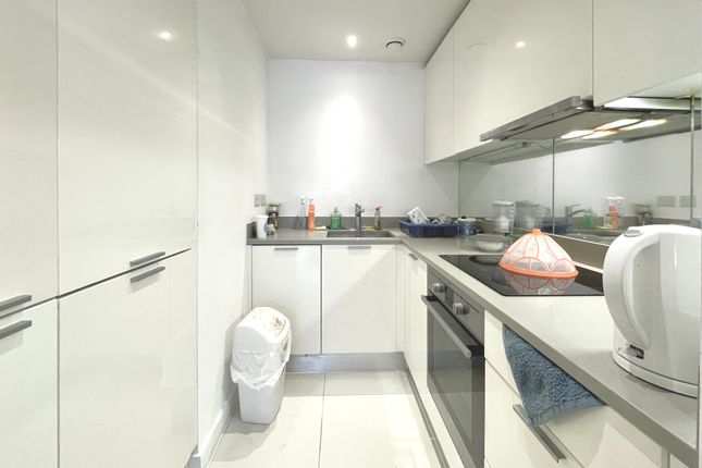 701 Cardinal, London photo 2