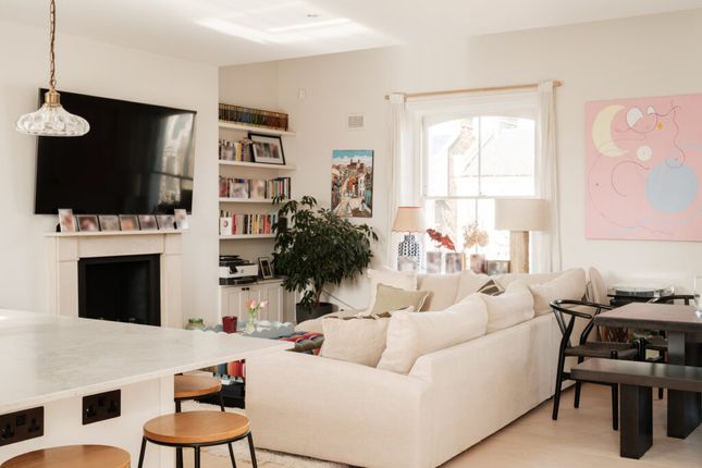 Top Floor Flat, 71, Oxford Gardens, London photo 2