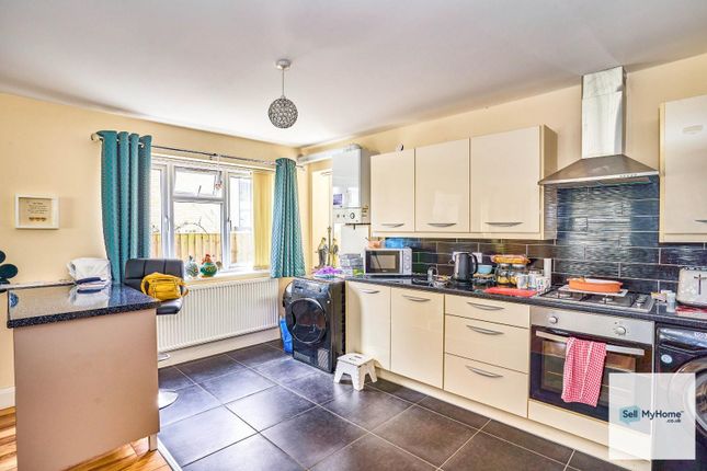 Flat for sale in Long Lane, Stanwell, Staines