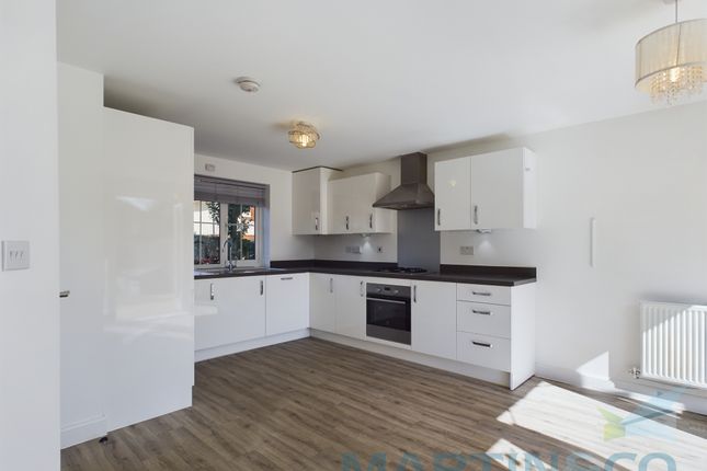 7, Thompson Drive, Storrington photo 3