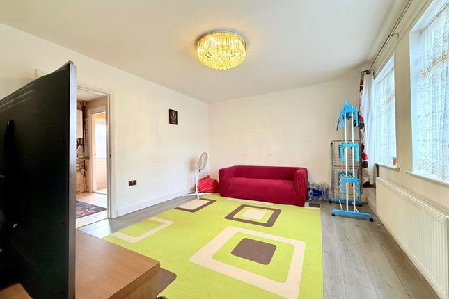 38, Corporation Avenue, Hounslow photo 4