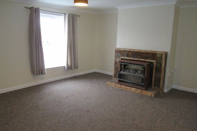 27 Hollycroft Road, Wisbech photo 2