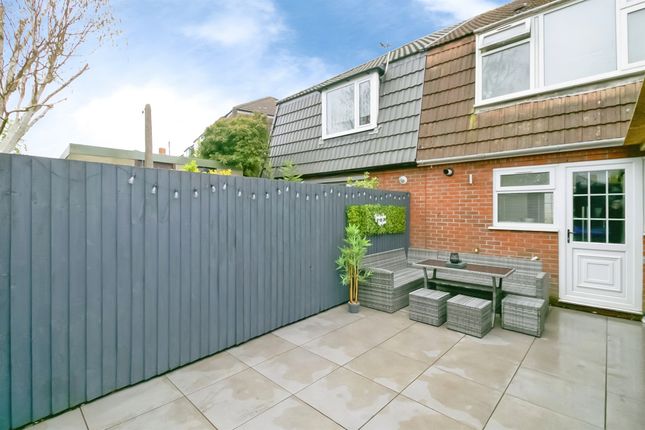 44, Pardoe Crescent, Barry photo 2