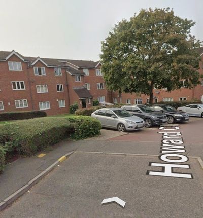 1-bed flat on Howard Close, Waltham Abbey, £145,000