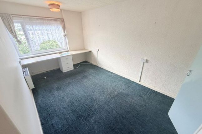 5 Douglas Place, Glenrothes photo 3