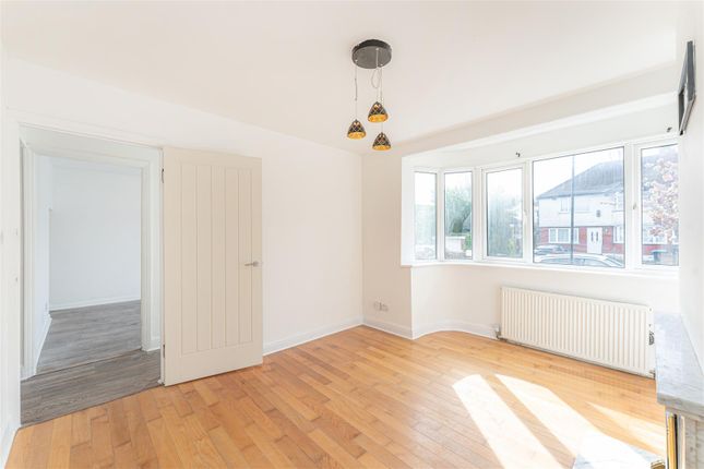 Maisonette for sale in Crest Drive, Enfield