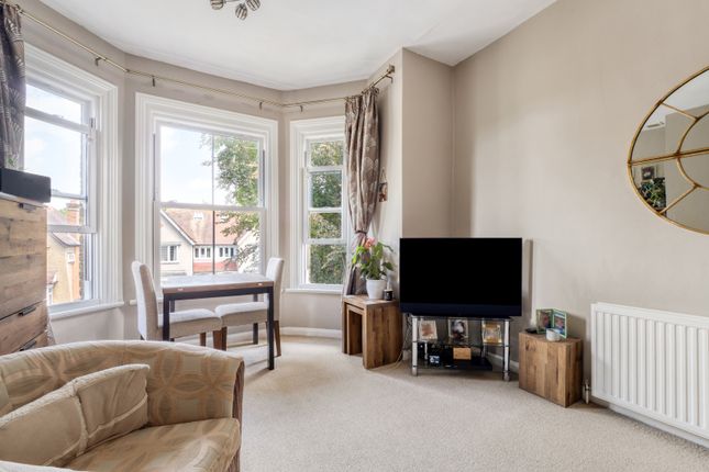 Flat 7, 17, Wales Avenue, Carshalton photo 4