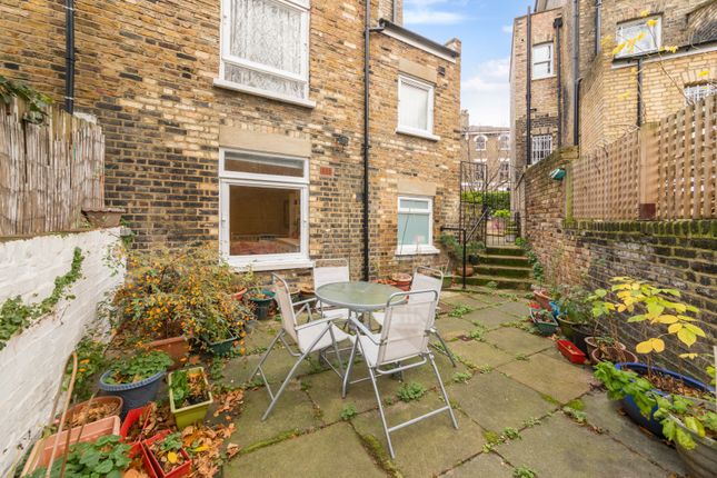 Flat for sale in Richmond Crescent, Barnsbury