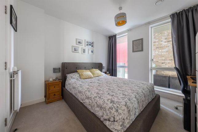Flat for sale in Sutherland Road Path, London
