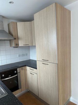 Flat 2, Chandos Parade, CANONS PARK photo 3