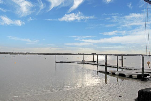 Flat 40, Petticrow Quays, Belvedere Road, Burnham-On-Crouch photo 4