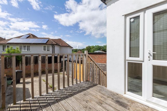 14, Cleave Avenue, Orpington photo 4