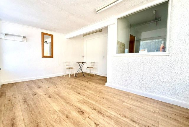 2-bed house on 4a, Romford, £1,650/mo