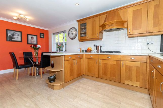 6, Swandean Close, Worthing photo 3