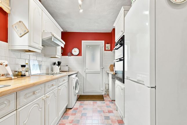 11, Rosary Gardens, Westcliff-on-sea photo 4