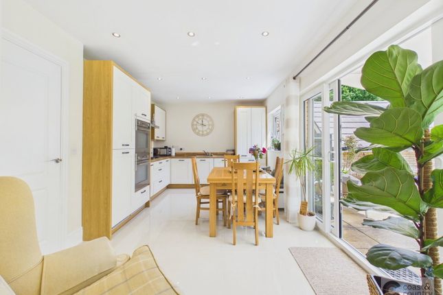 30, Foxglove Close, Newton Abbot photo 3