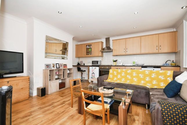 Flat 6 - Kitchen Living 02.Jpg